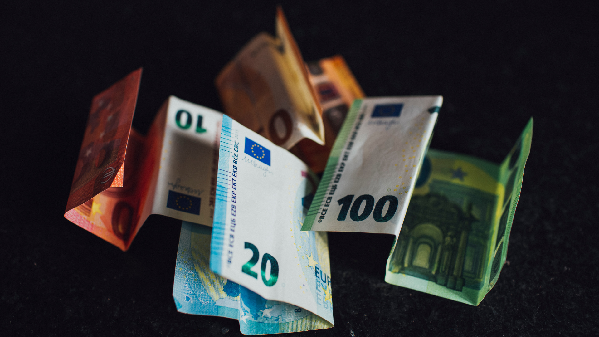 Vale a pena mudar de banco em 2025? O que ganha e o que perde com a transferência