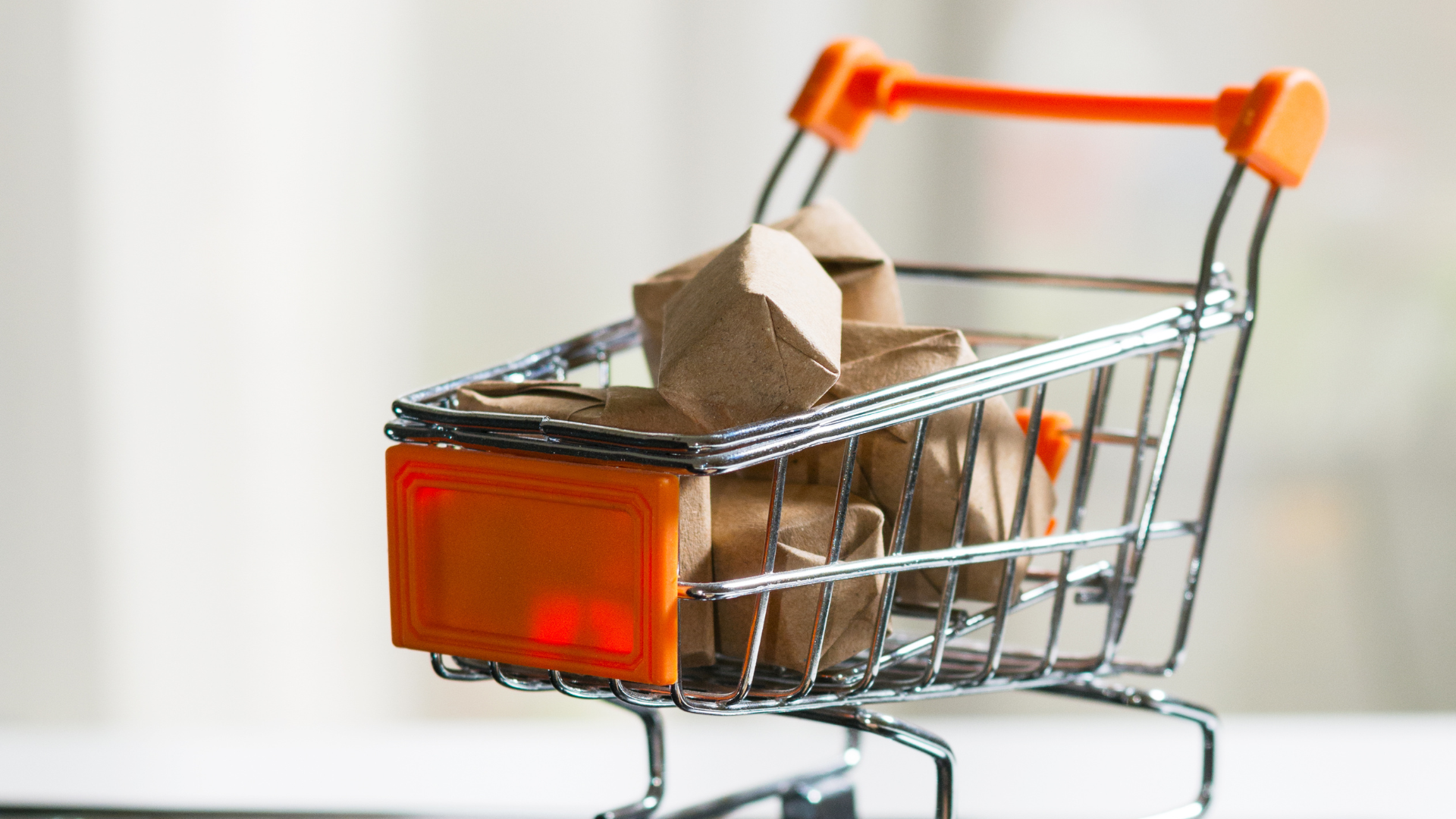 Compras online: como evitar surpresas com IVA e portes de envio